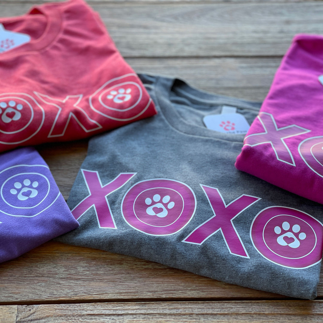 XOXO Paw Print | Cute Shirt for Pet Lover